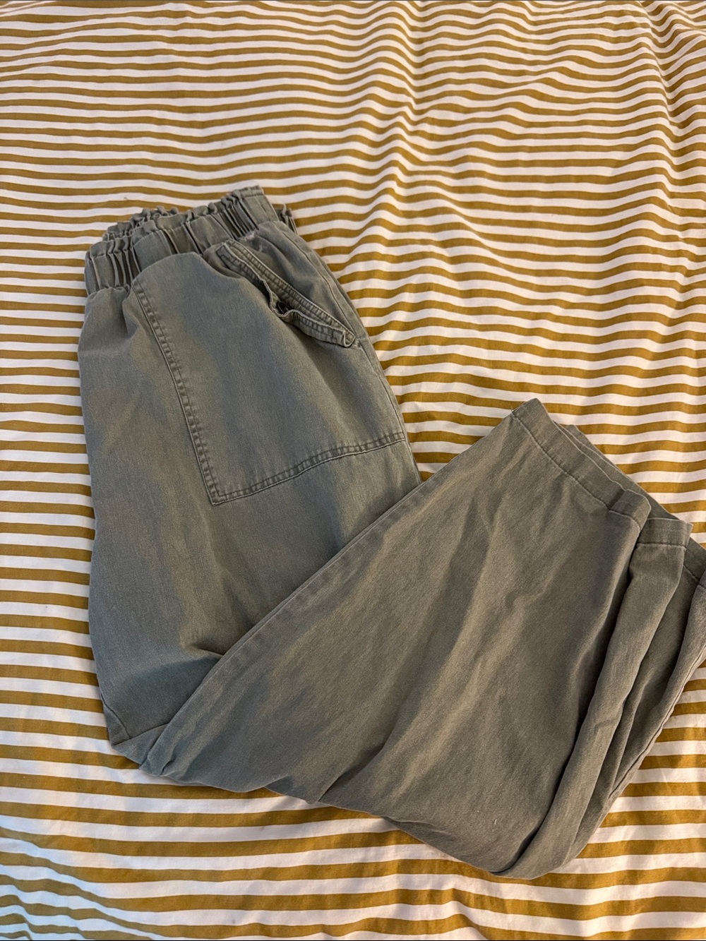 Relaxed Fit women’s Elastic-Waist Pants in Olive Green